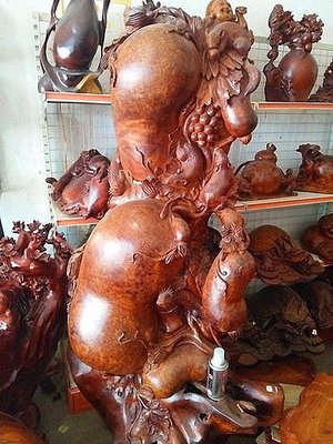 2018浦寨邊貿市場繁榮，紅木家具工藝品熱銷成亮點